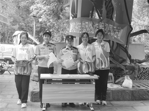 燕山派出所民警深入社区开展各类宣传活动
